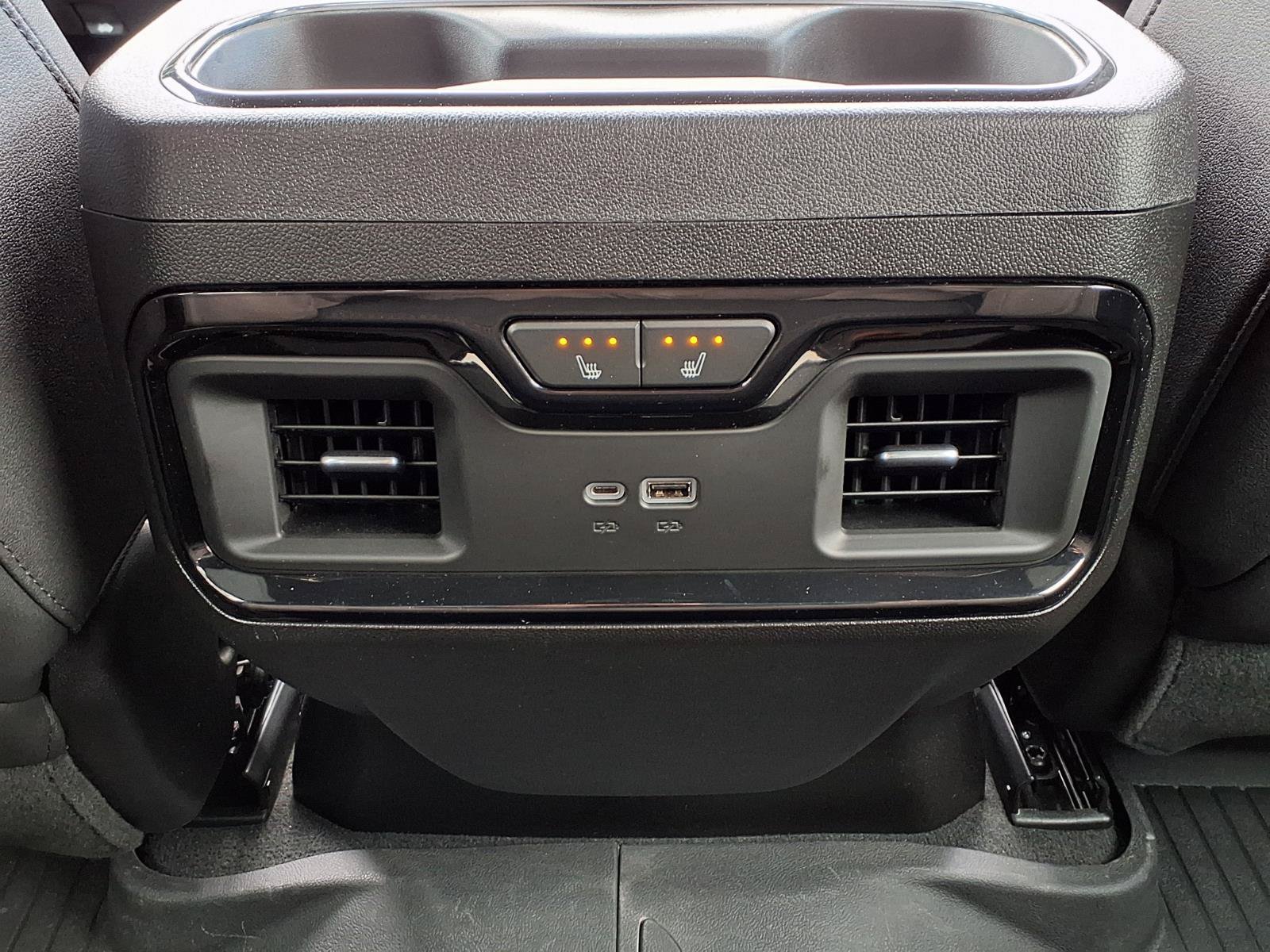 Used 2024 GMC Sierra 1500 AT4 w/ Technology Package AWD/4WD image 10