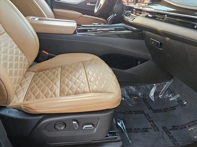 Used 2022 Cadillac Escalade Premium Luxury RWD image 22