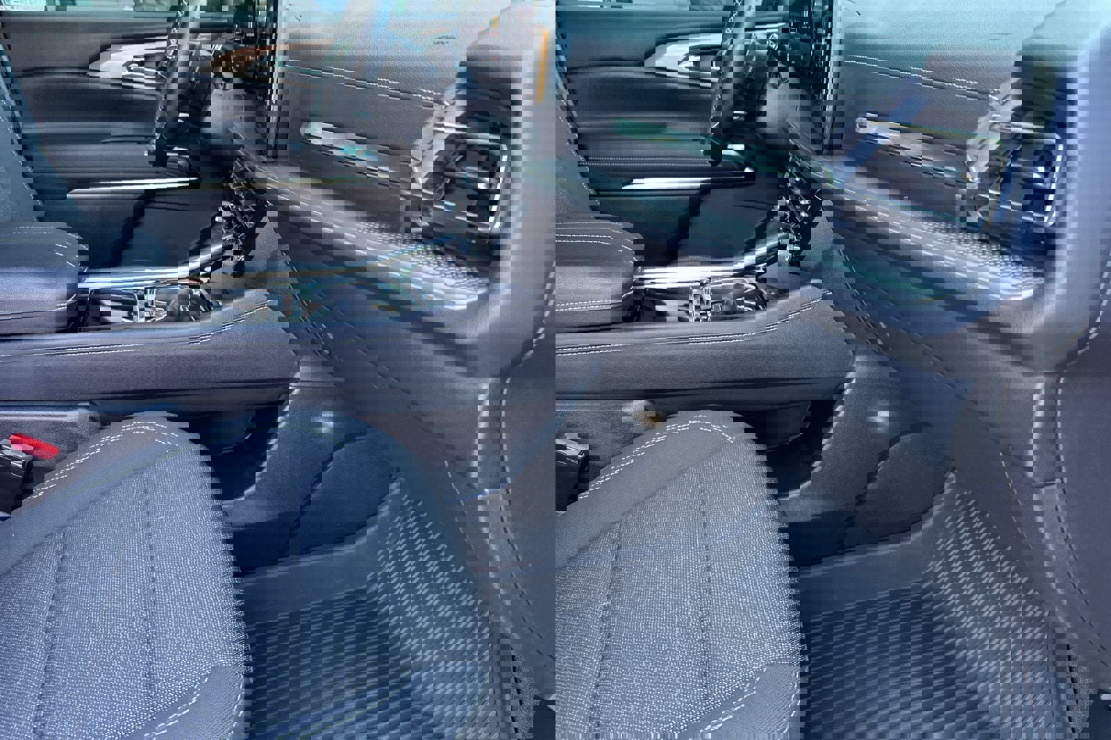 Used 2024 Chevrolet Traverse LT w/ Trailering Package FWD image 18