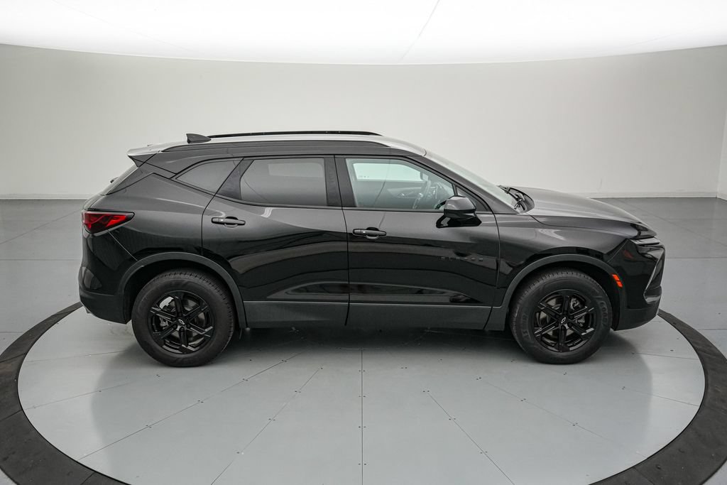 Used 2023 Chevrolet Blazer LT w/ Convenience Package FWD image 3