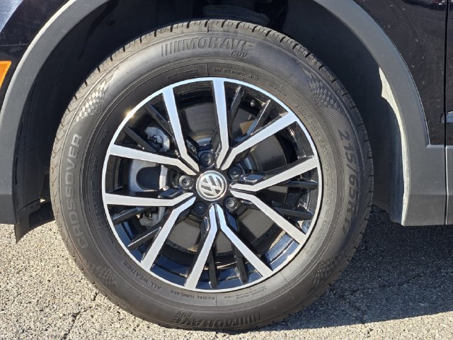 Used 2021 Volkswagen Tiguan SE w/ Panoramic Sunroof Package FWD image 10