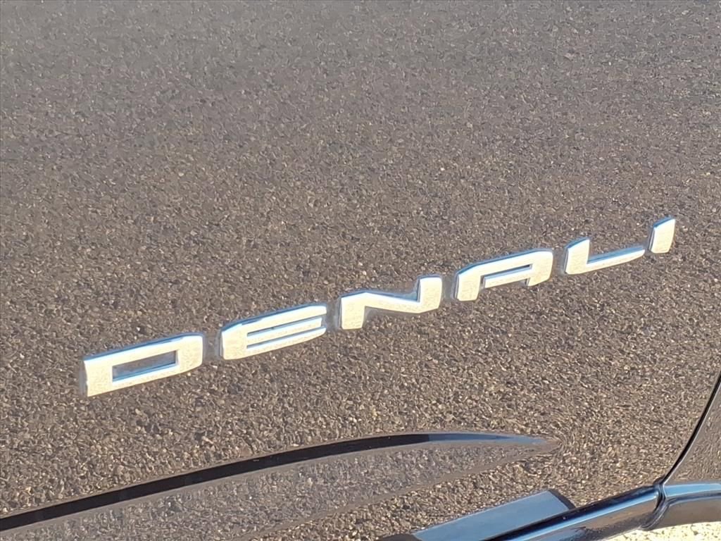 Used 2021 GMC Canyon Denali image 3