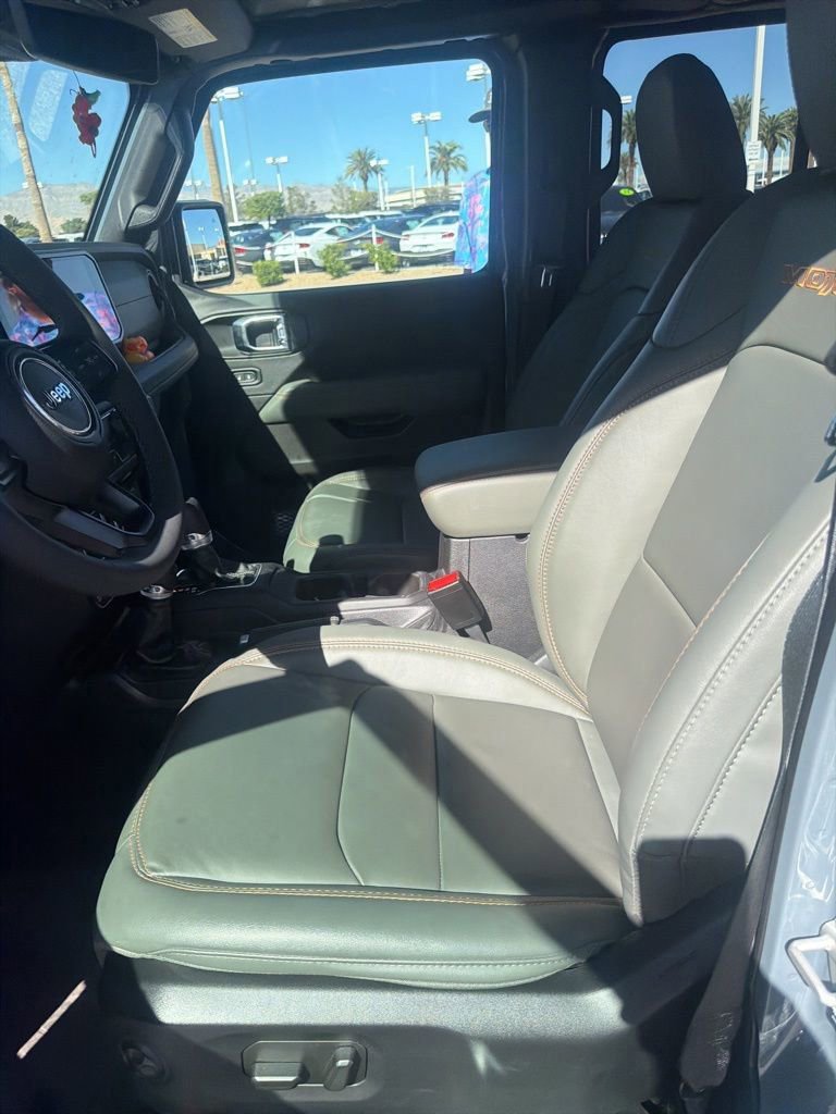 Used 2025 Jeep Gladiator Mojave image 4