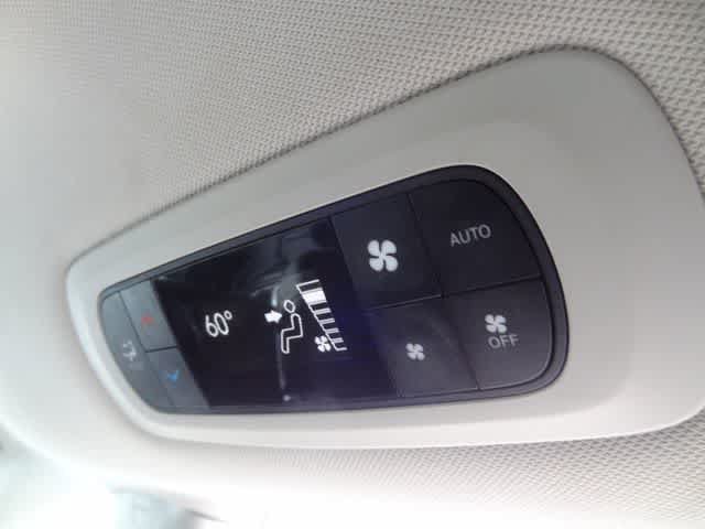 Used 2023 Chrysler Pacifica Touring-L FWD image 17