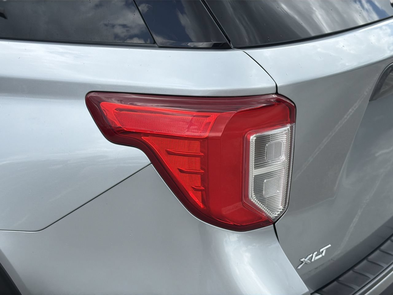 Certified 2022 Ford Explorer XLT w/ Equipment Group 202A RWD image 7