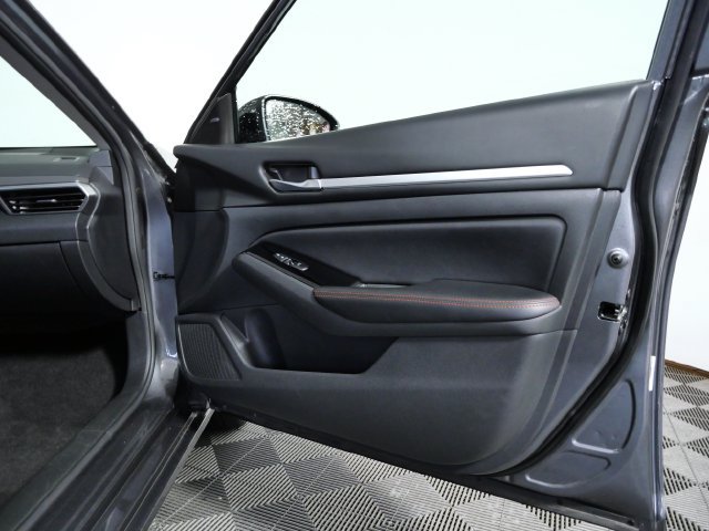 Used 2025 Nissan Altima 2.5 SR AWD/4WD image 10