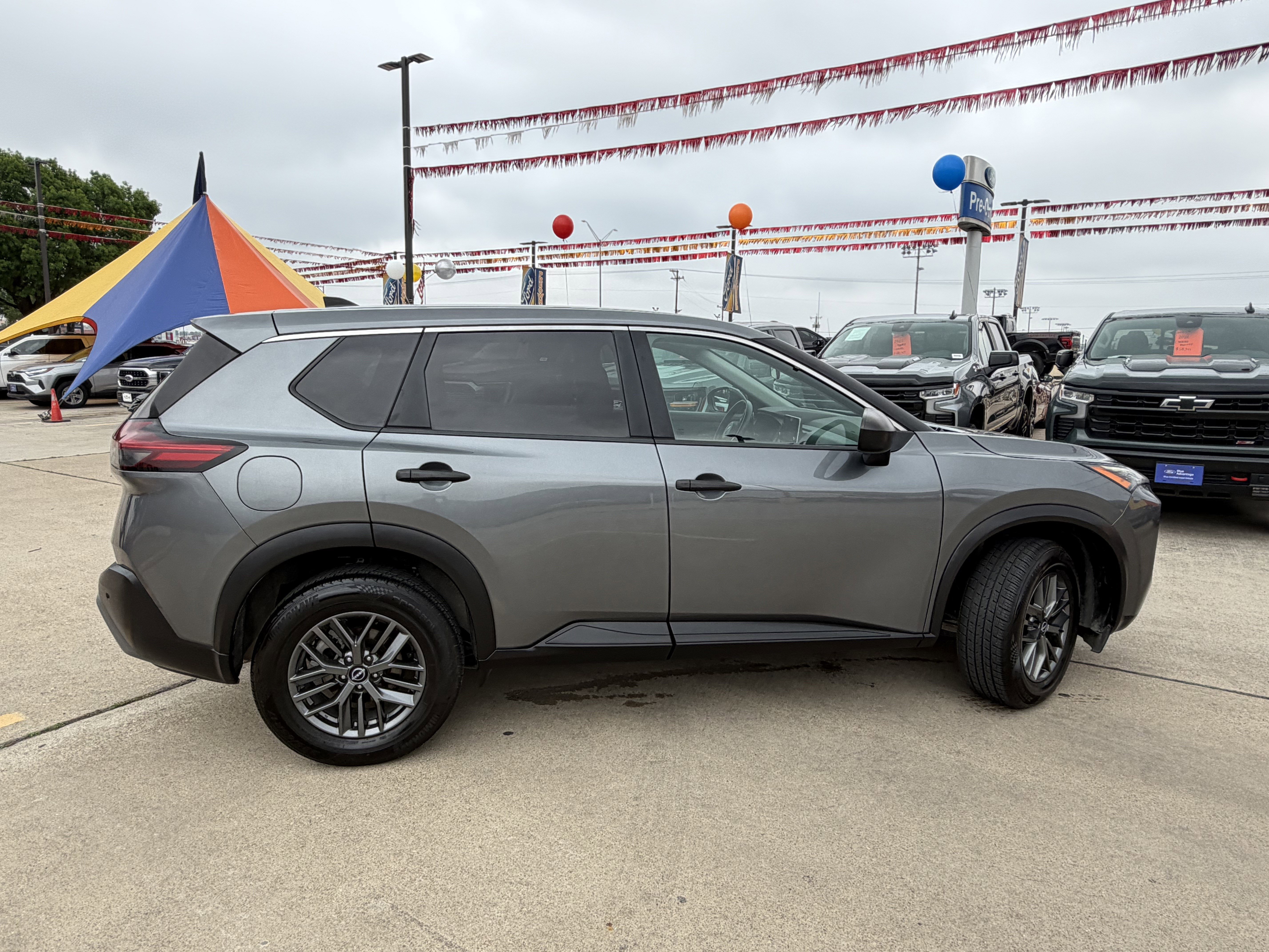 Used 2023 Nissan Rogue S FWD image 4