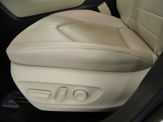 Used 2023 Toyota Highlander XLE AWD/4WD image 18