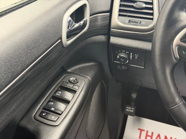 Used 2022 Jeep Grand Cherokee Laredo X AWD/4WD image 19