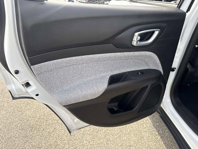 Used 2024 Jeep Compass Latitude image 17