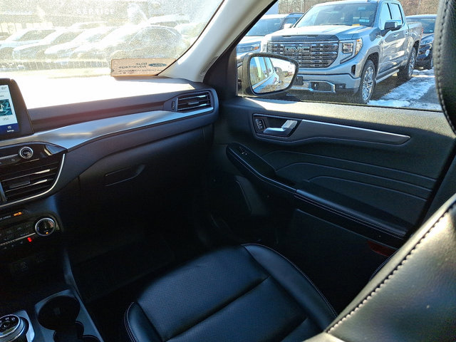 Certified 2022 Ford Escape Titanium w/ Class II Trailer Tow Package image 15