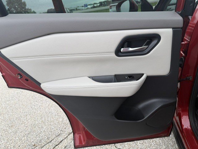 Used 2023 Nissan Rogue SL AWD/4WD image 26