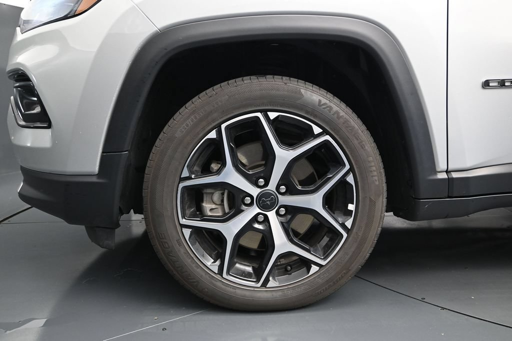 Used 2025 Jeep Compass Limited AWD/4WD image 16