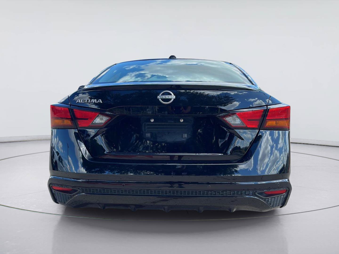 Used 2025 Nissan Altima 2.5 SV FWD image 4