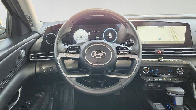 Used 2025 Hyundai Elantra SEL FWD image 27