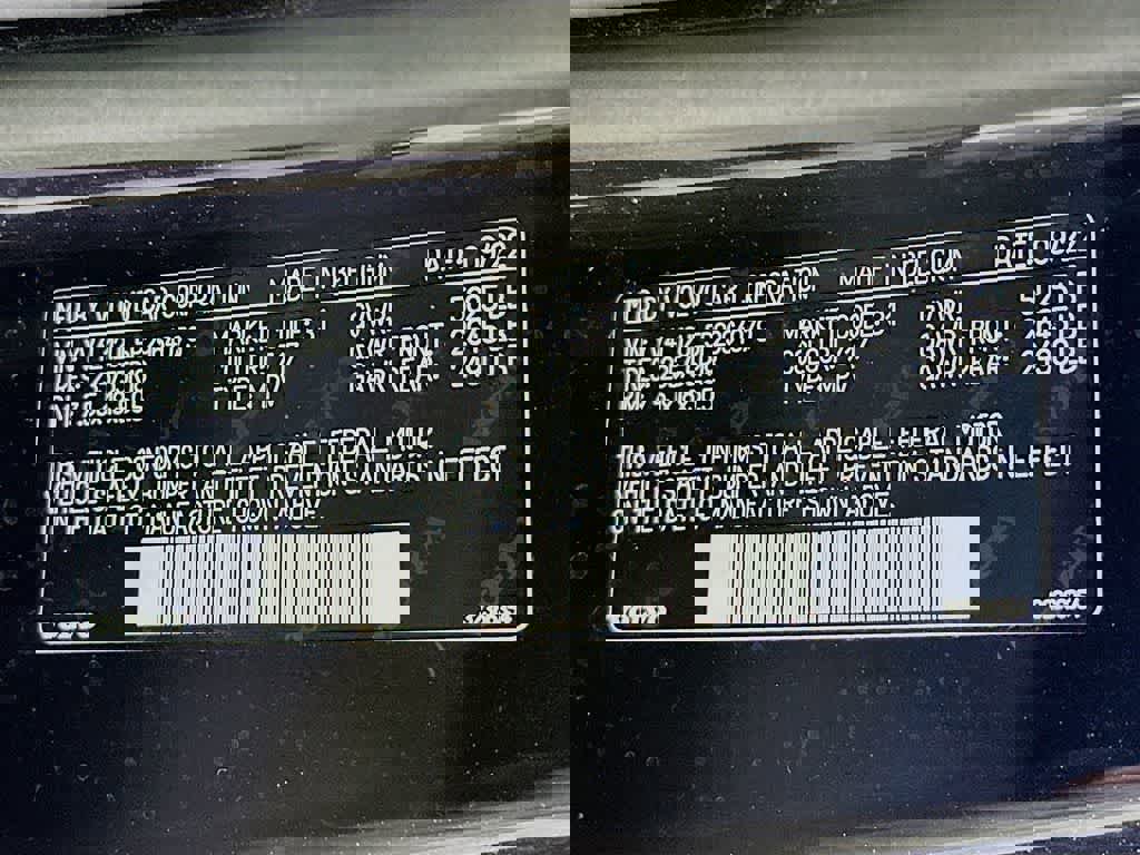 Used 2023 Volvo XC40 B5 Plus image 21