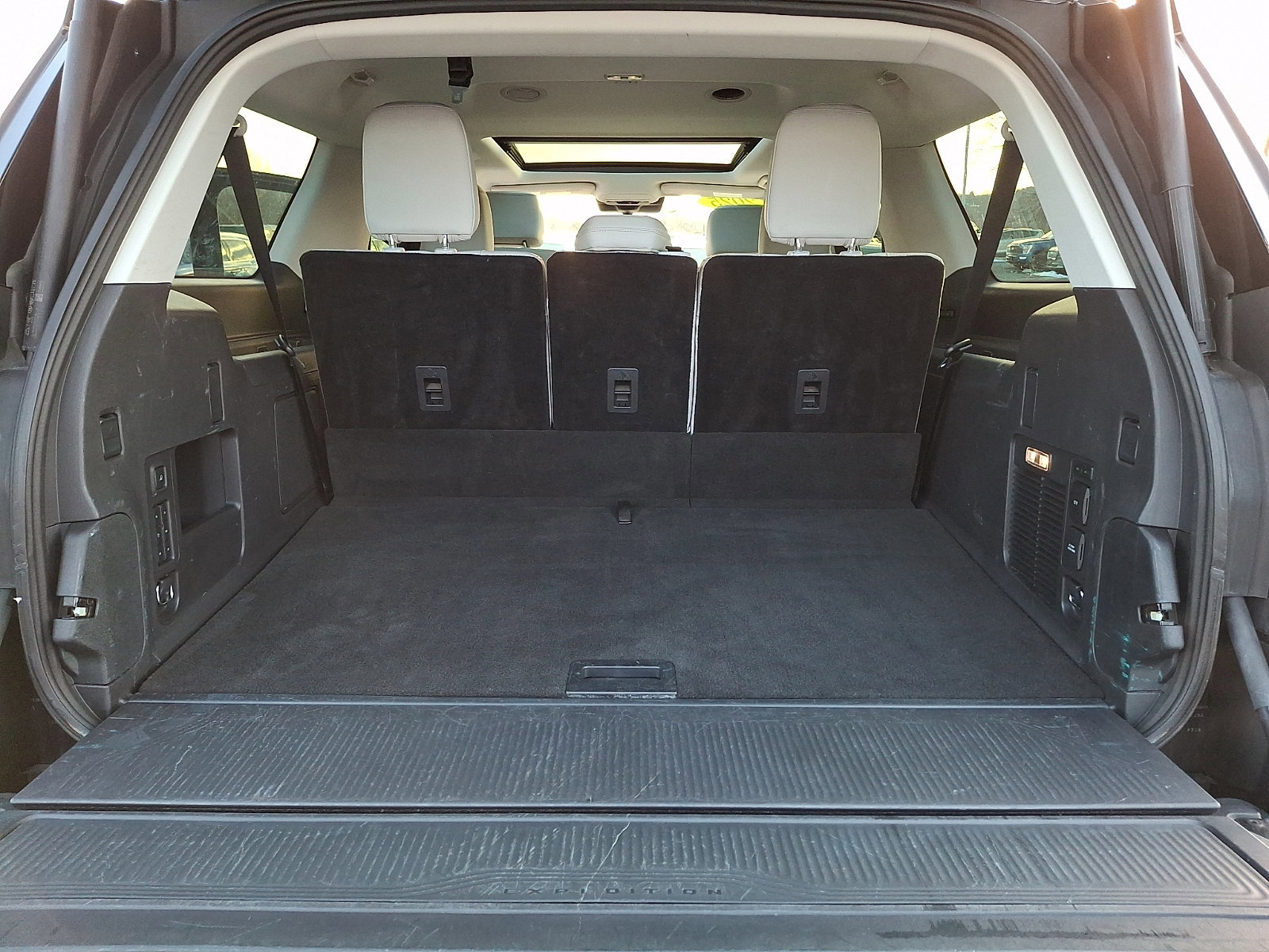 Certified 2025 Ford Expedition Max Platinum image 32