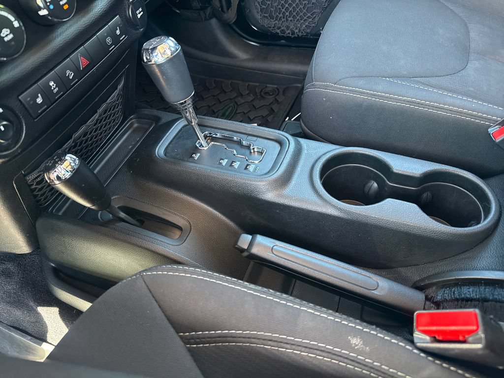 Used 2017 Jeep Wrangler Sahara w/ Dual Top Group AWD/4WD image 19