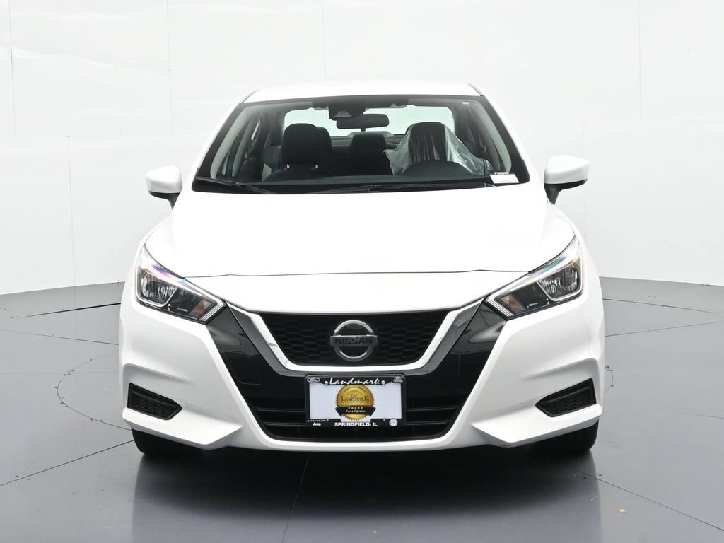 Used 2022 Nissan Versa SV FWD image 3
