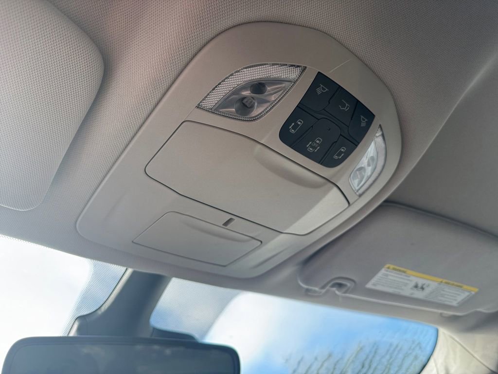 Used 2024 Chrysler Pacifica Limited FWD image 38