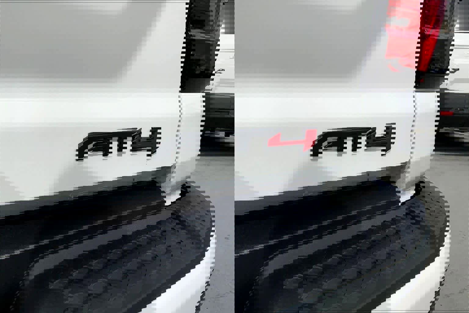 Used 2024 GMC Canyon AT4 w/ AT4 Premium Package image 7