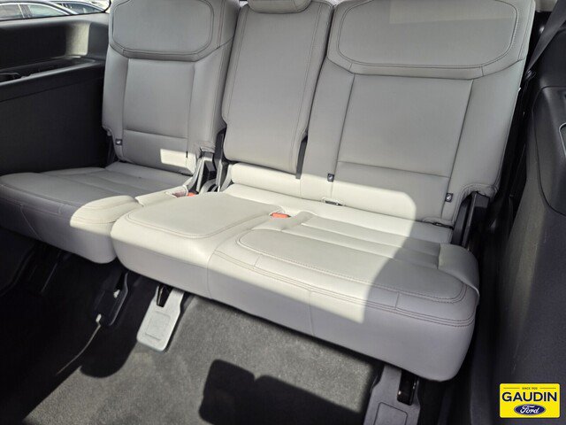 Certified 2025 Ford Expedition Active AWD/4WD image 12