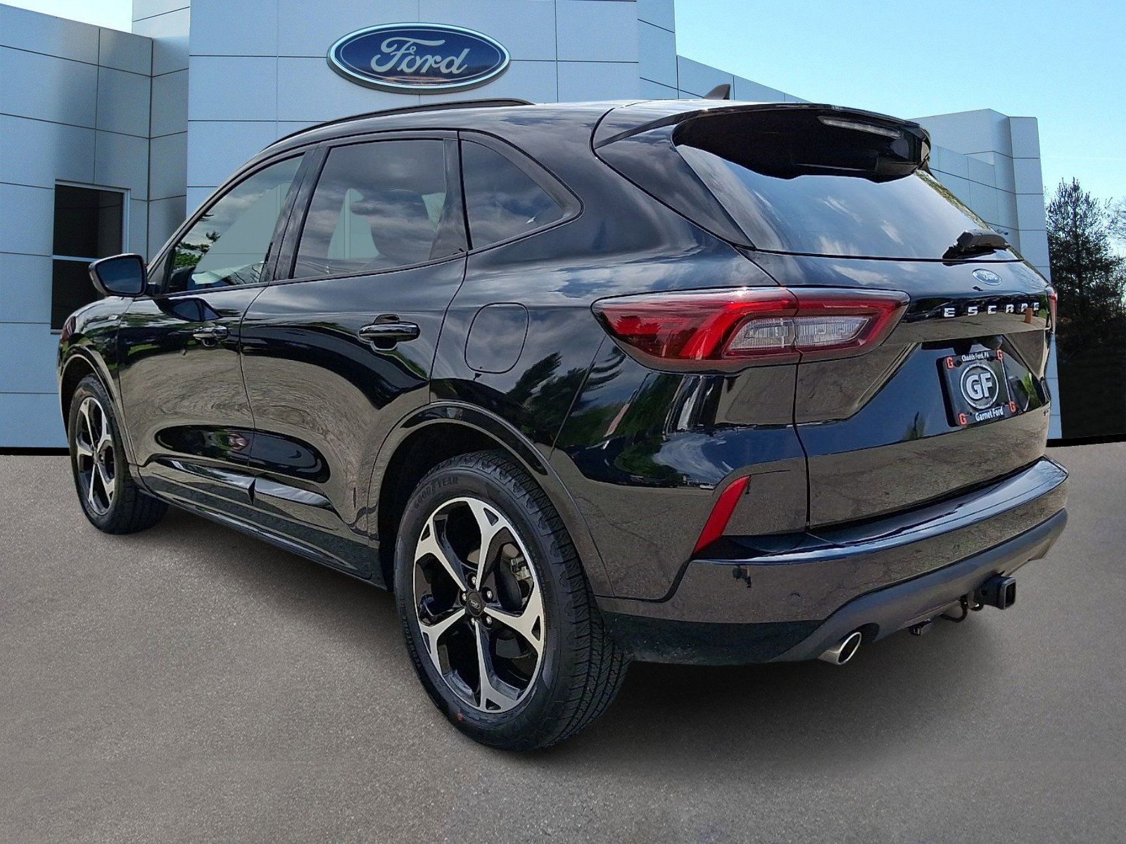 Certified 2023 Ford Escape ST-Line Select w/ Tech Pack #2 AWD/4WD image 2