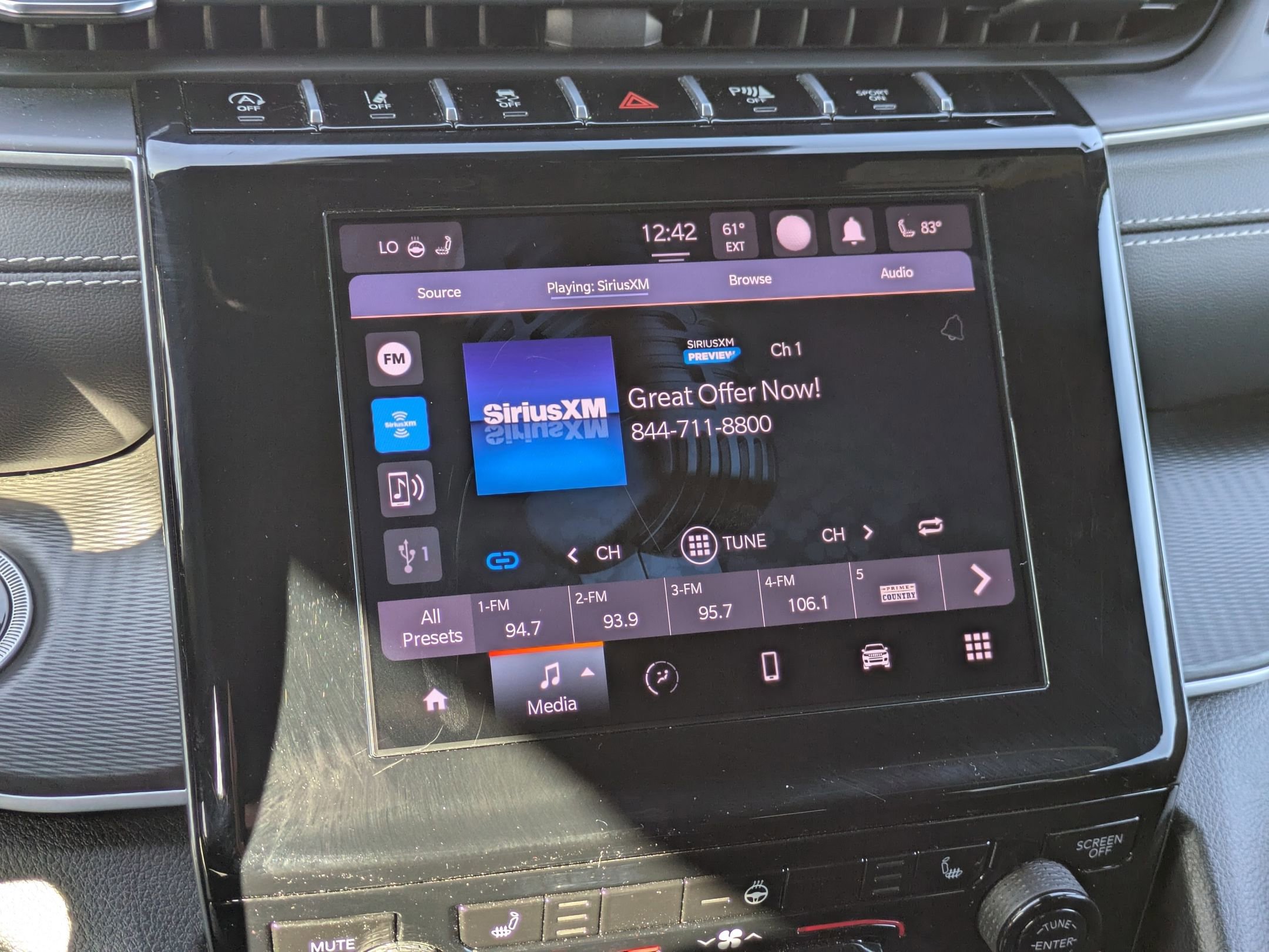 Used 2025 Jeep Grand Cherokee Laredo w/ Luxury Tech Group I image 18