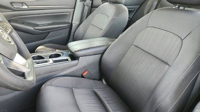 Used 2024 Nissan Altima 2.5 SV FWD image 11