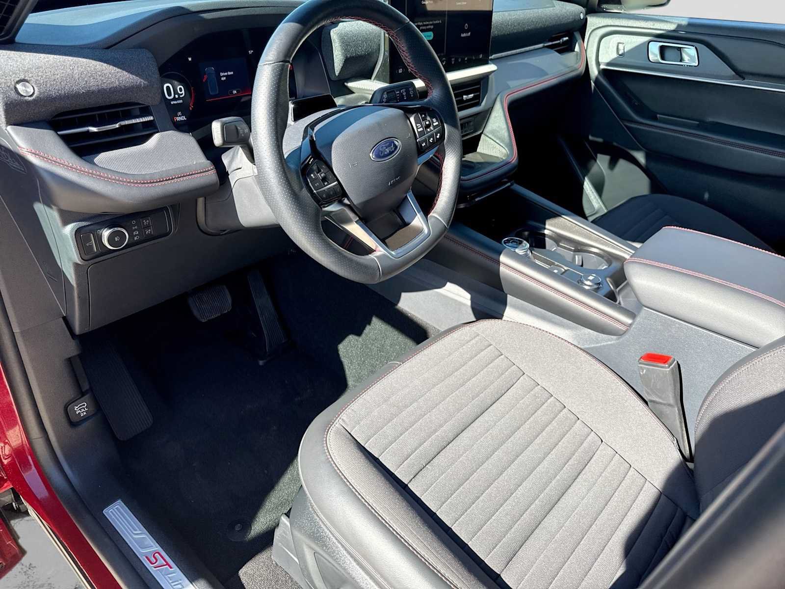 Certified 2025 Ford Explorer ST-Line AWD/4WD image 2