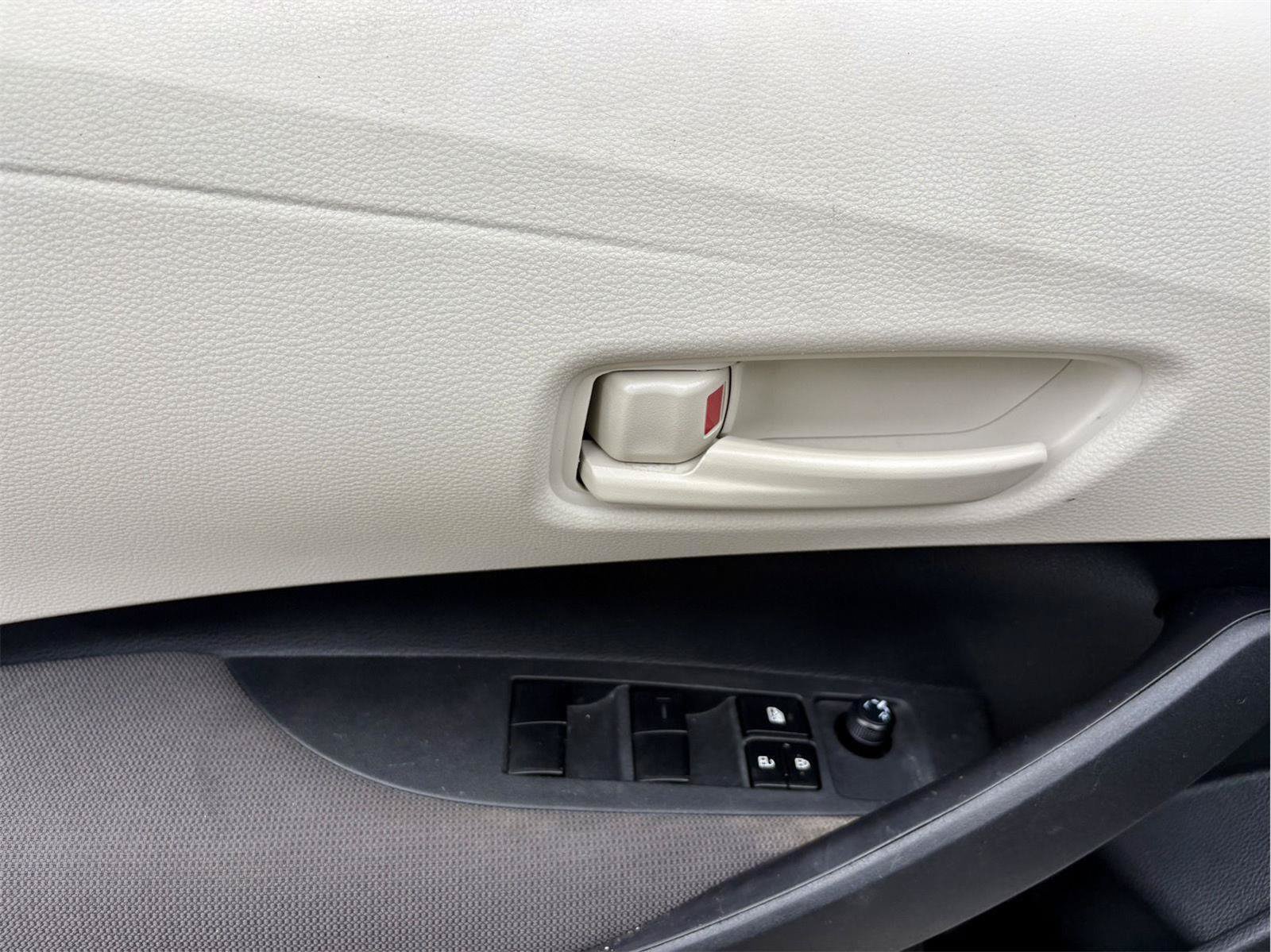 Used 2025 Toyota Corolla LE FWD image 12