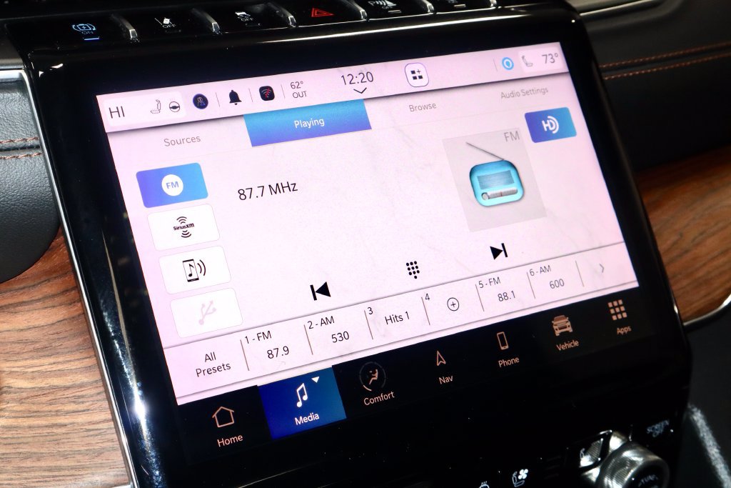 Used 2023 Jeep Grand Cherokee Summit w/ Luxury Tech Group V AWD/4WD image 3