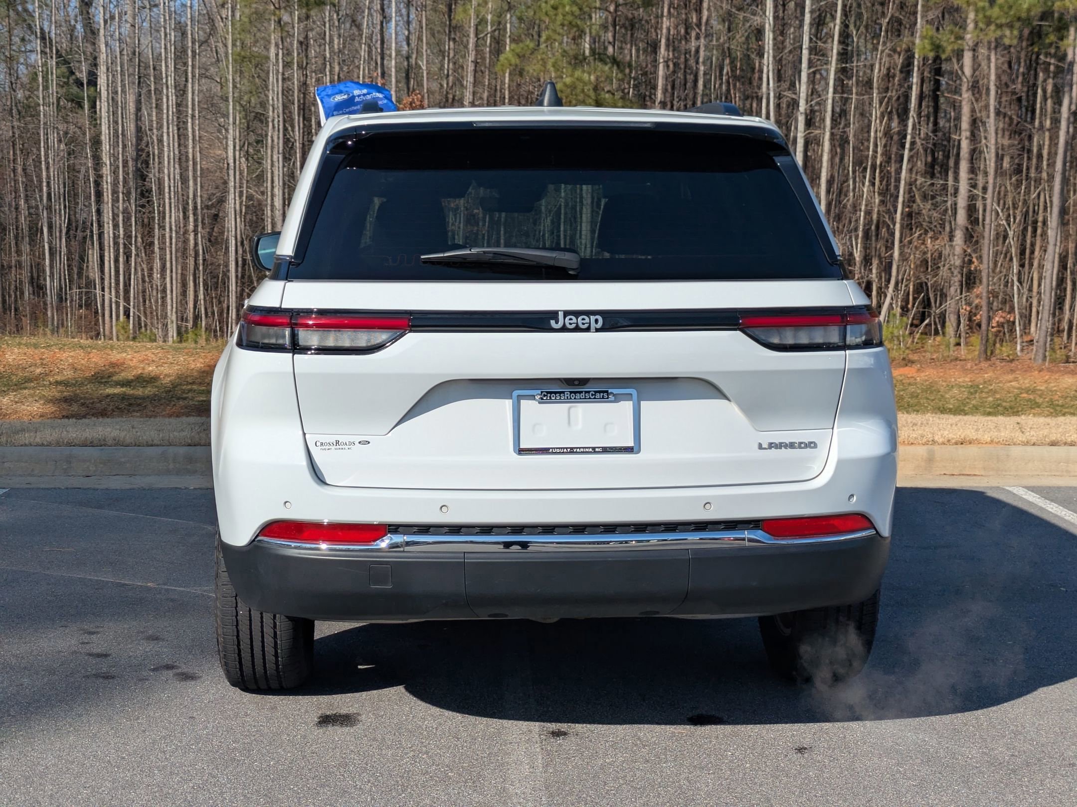 Used 2025 Jeep Grand Cherokee Laredo w/ Luxury Tech Group I image 3