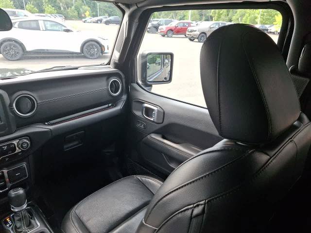 Used 2018 Jeep Wrangler Unlimited Sahara w/ Dual Top Group AWD/4WD image 11