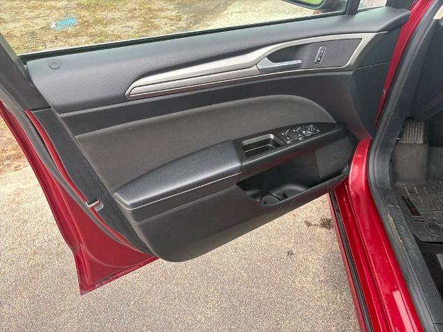 Certified 2017 Ford Fusion SE FWD image 10