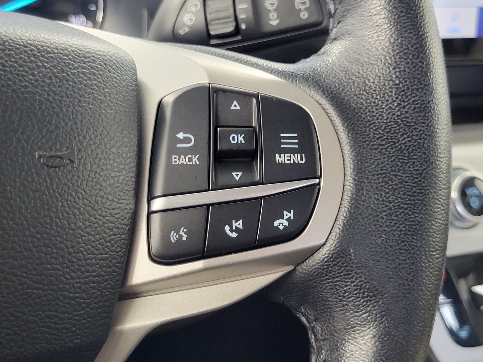 Certified 2022 Ford Explorer XLT w/ Equipment Group 202A AWD/4WD image 17