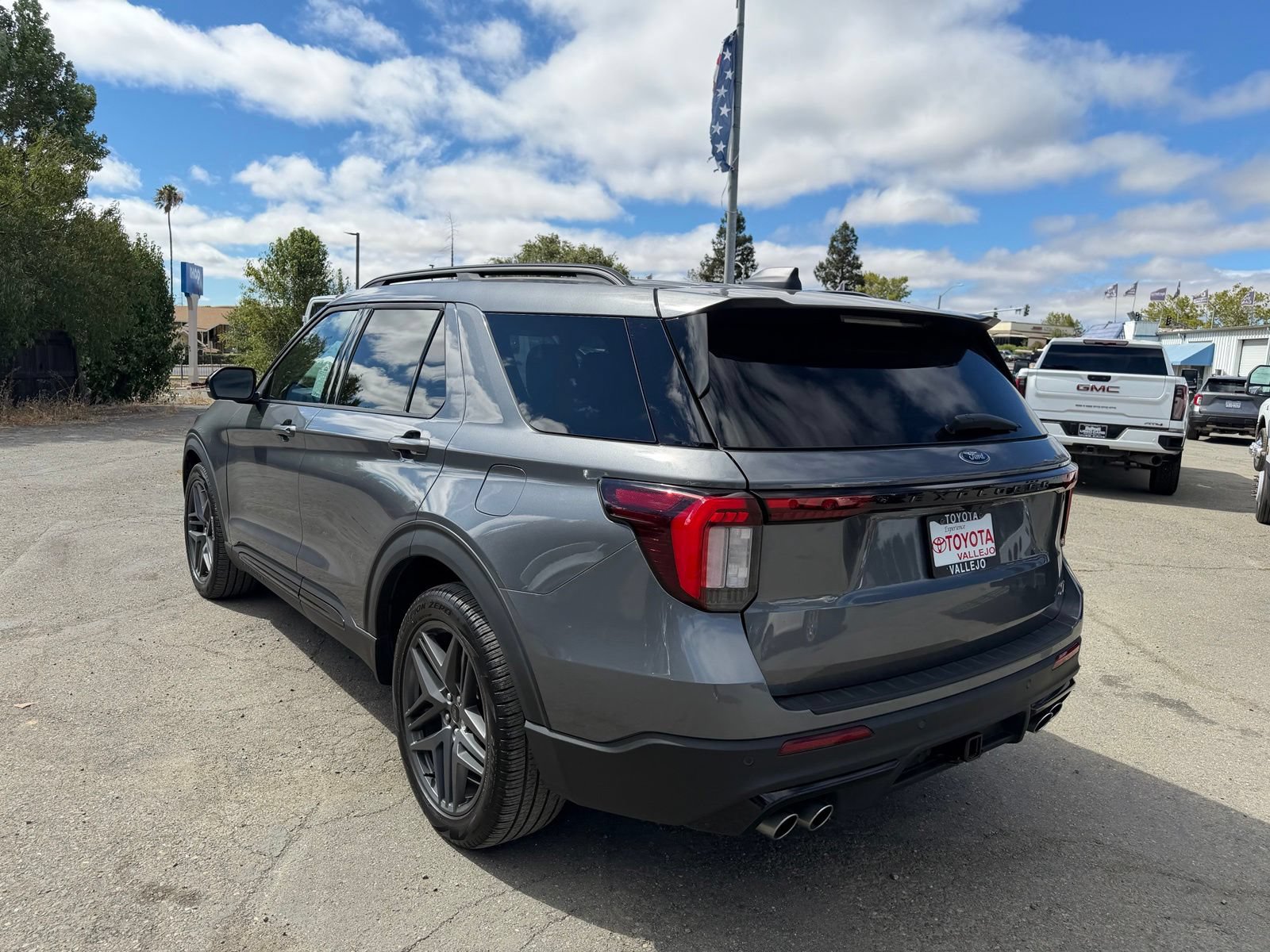 Certified 2025 Ford Explorer ST AWD/4WD image 3