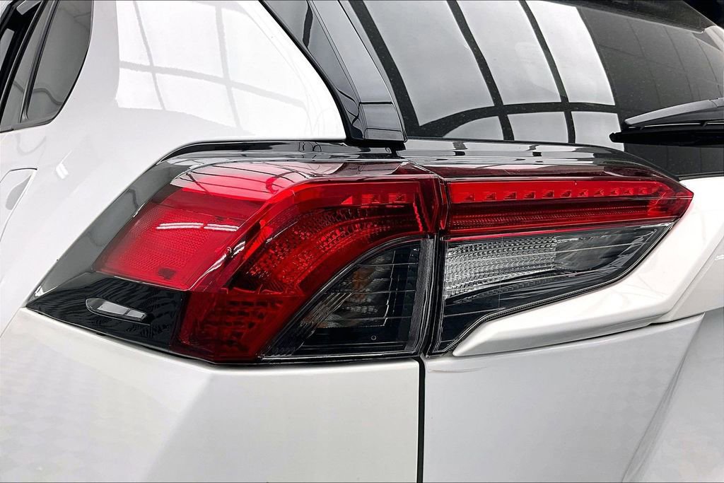 Used 2025 Toyota RAV4 XLE AWD/4WD image 30