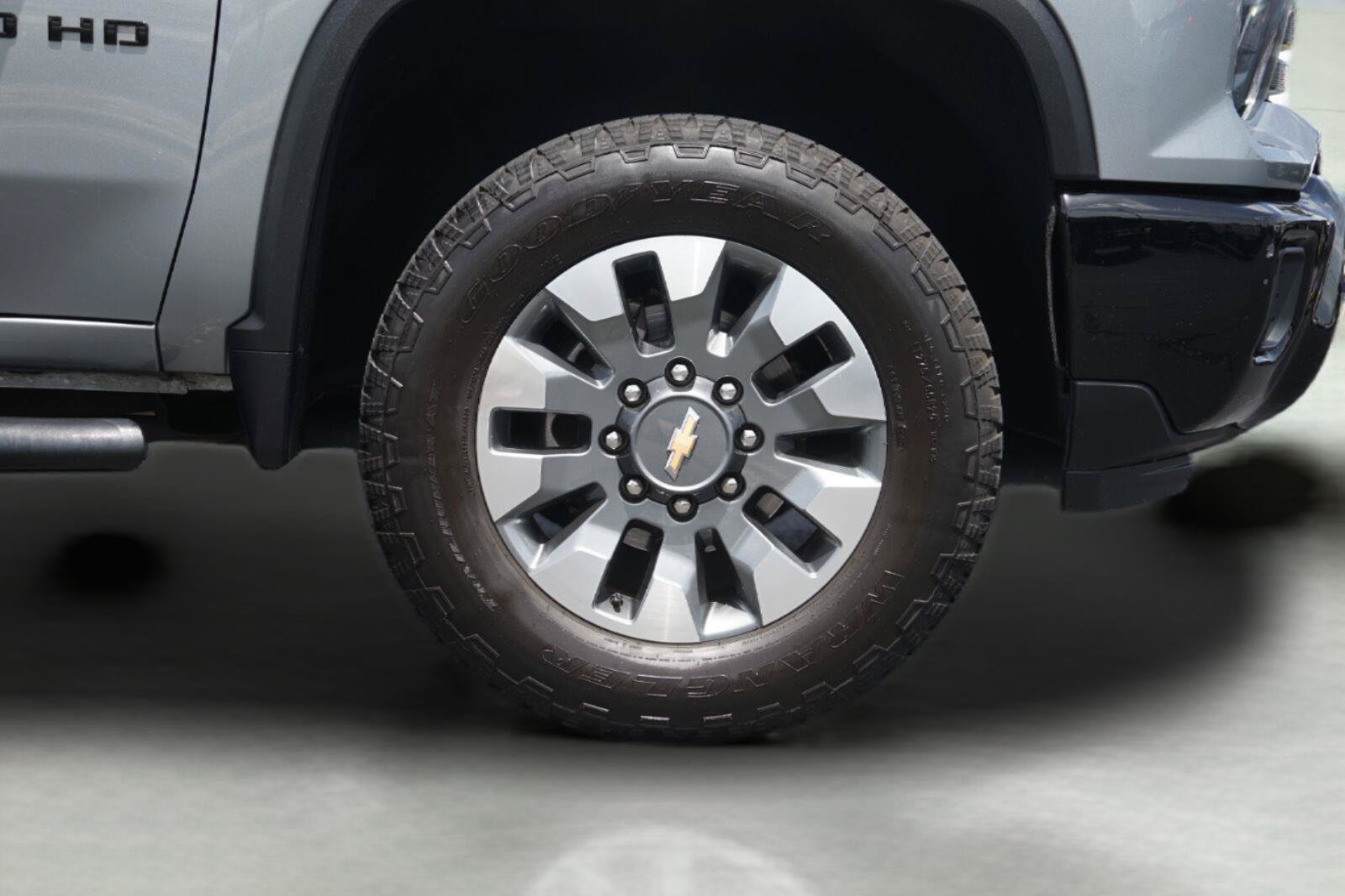 Used 2024 Chevrolet Silverado 2500 Custom w/ Custom Value Package AWD/4WD image 4