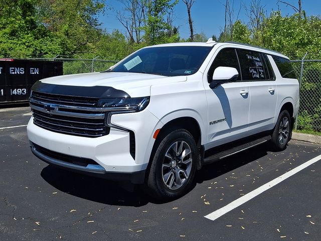 Used 2024 Chevrolet Suburban LT w/ LT Signature Package AWD/4WD image 3