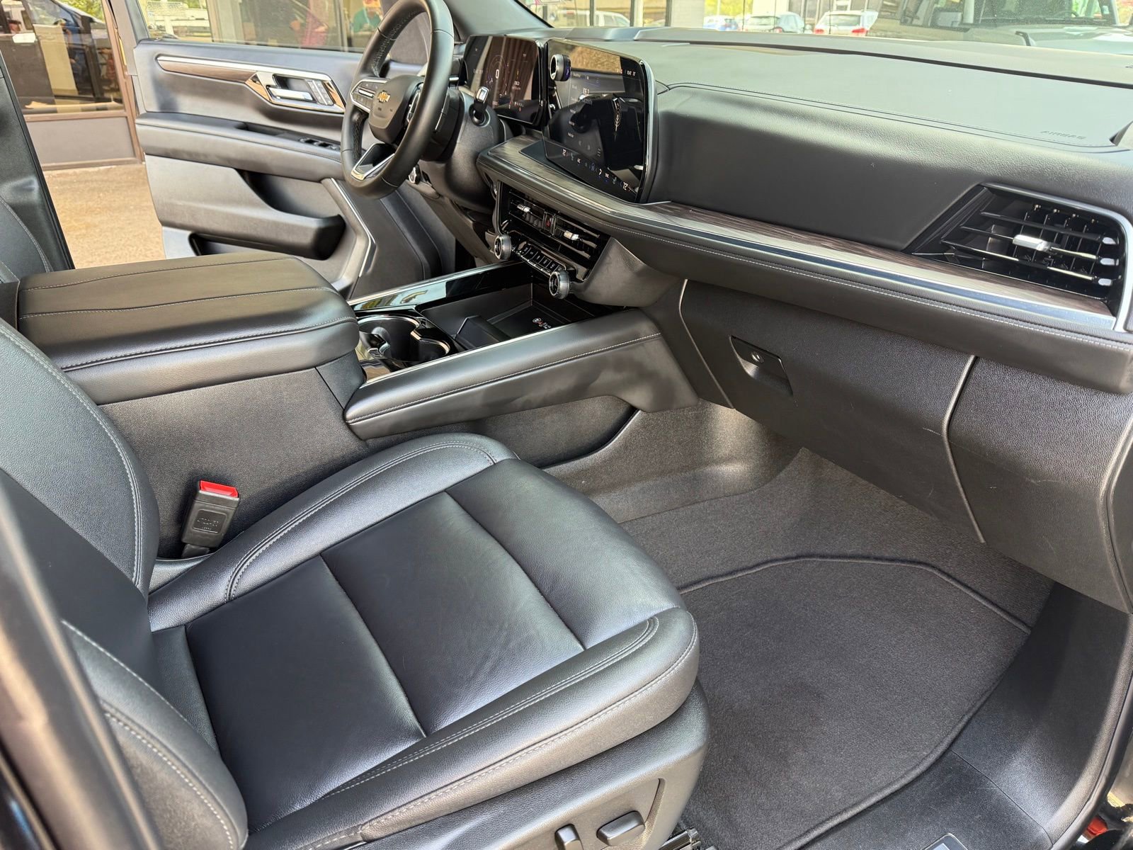 Used 2025 Chevrolet Tahoe LT image 17