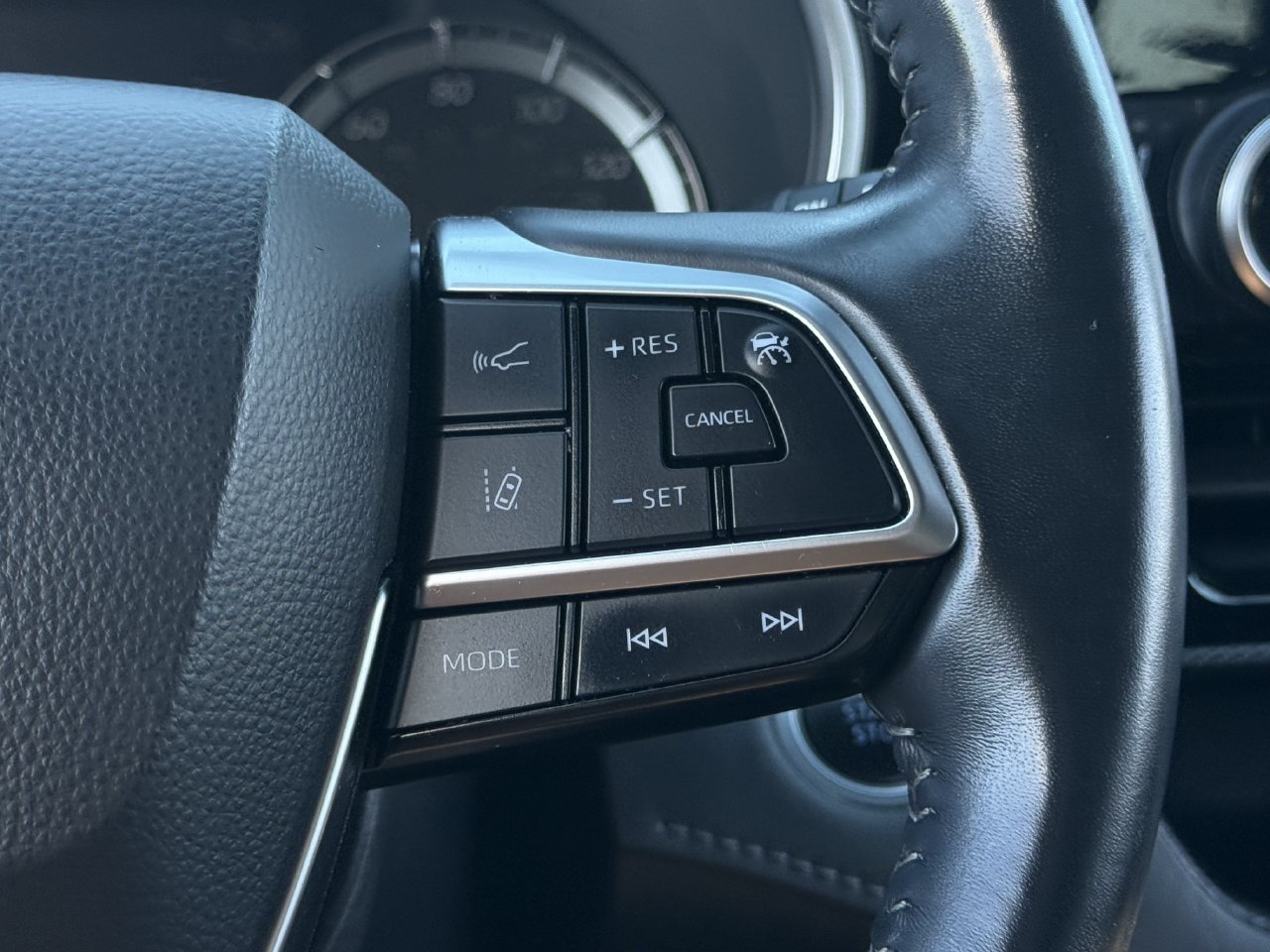Used 2021 Toyota Highlander XSE FWD image 14