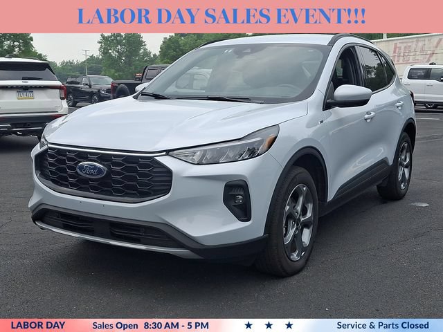 Certified 2025 Ford Escape ST-Line Select AWD/4WD image 4
