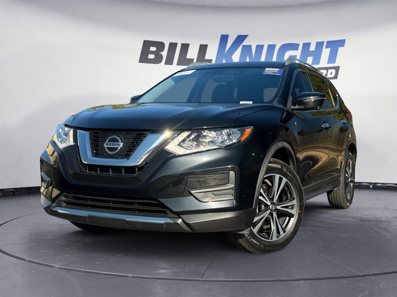 Used 2019 Nissan Rogue SV w/ Premium Package image 1