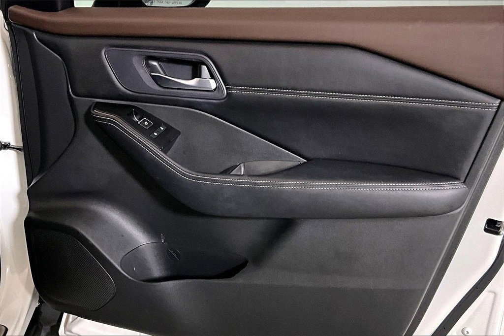 Used 2023 Nissan Rogue SL w/ SL Premium Package image 19