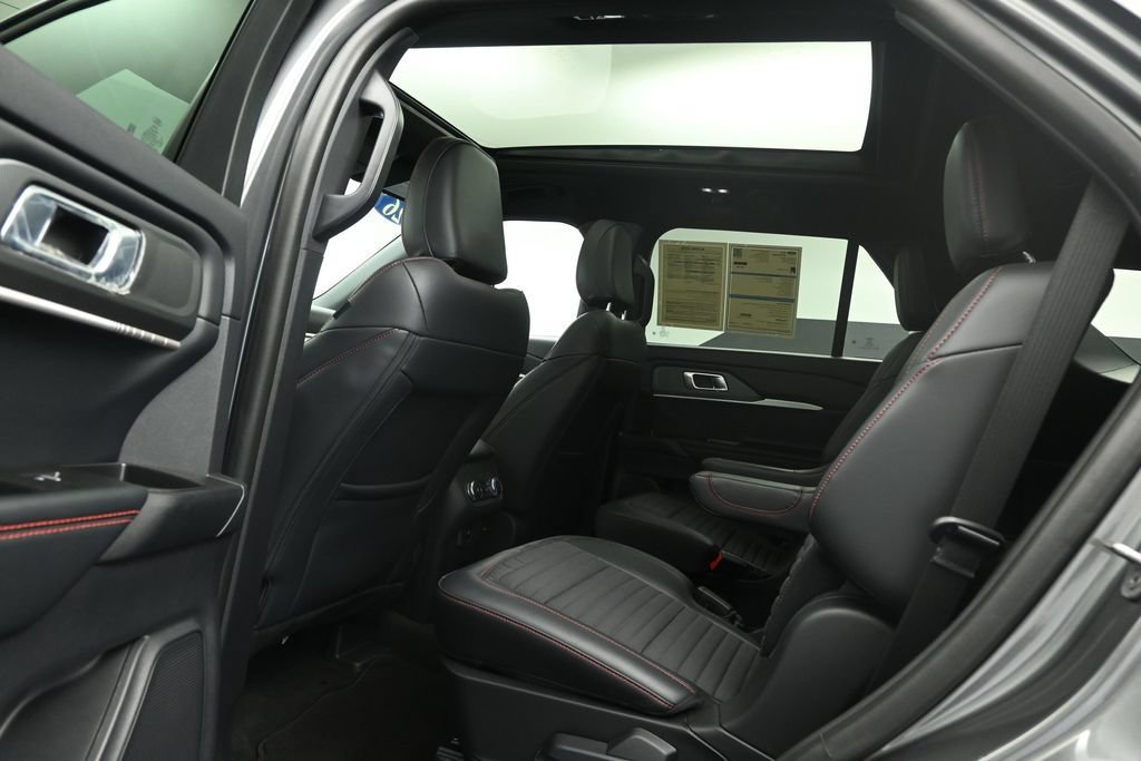 Certified 2026 Ford Explorer ST-Line AWD/4WD image 17