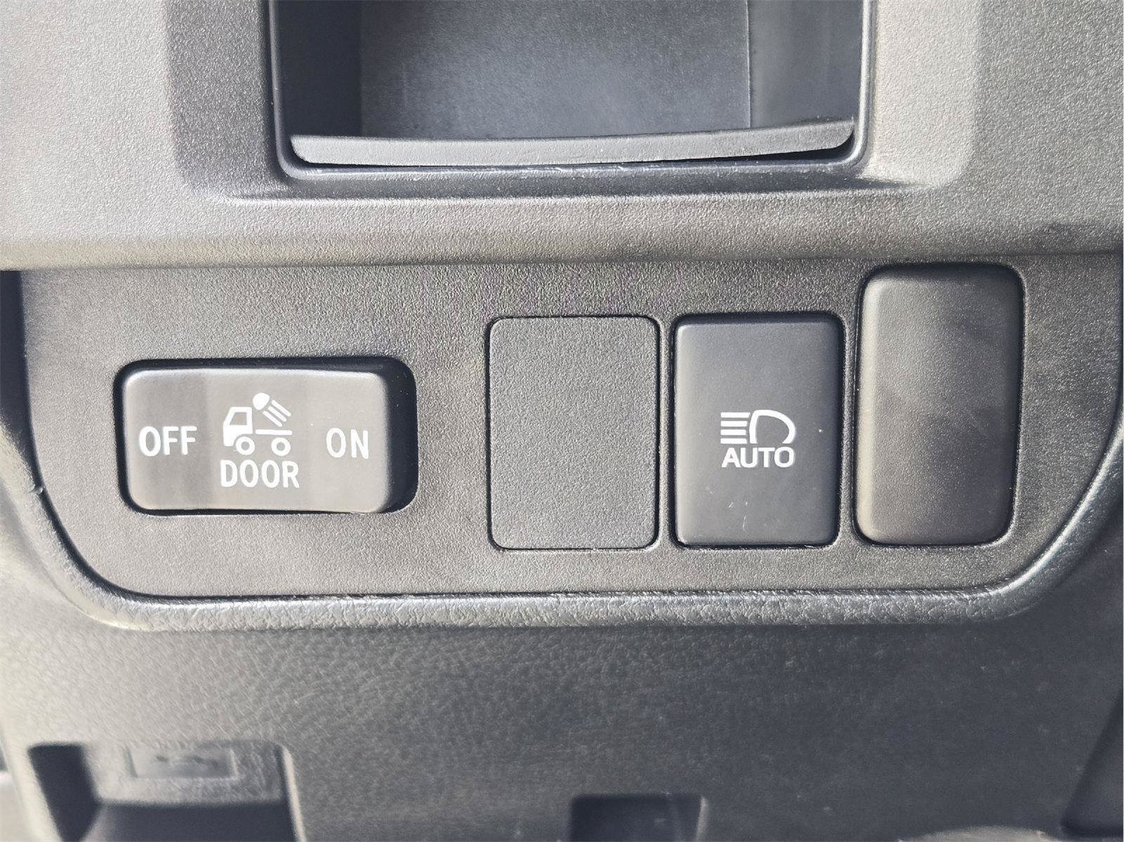 Used 2018 Toyota Tacoma SR w/ SR Convenience Package RWD image 16