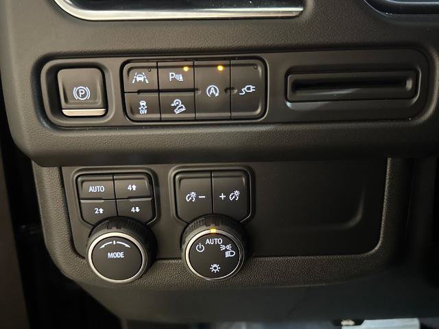 Used 2022 Chevrolet Suburban Z71 AWD/4WD image 19