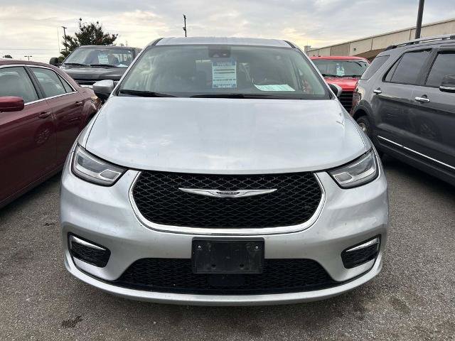 Used 2023 Chrysler Pacifica Touring-L FWD image 6