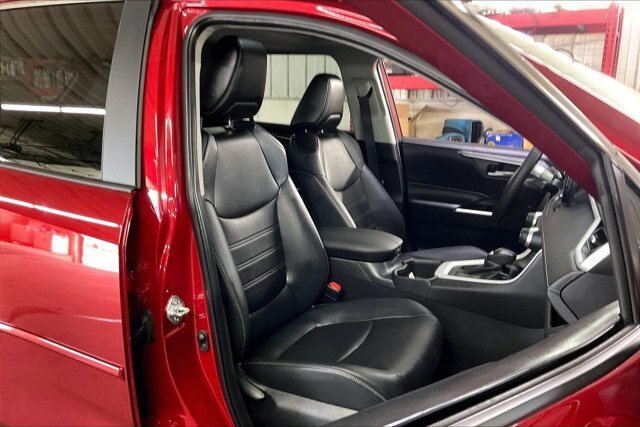 Used 2025 Toyota RAV4 XLE Premium w/ Weather Package AWD/4WD image 21